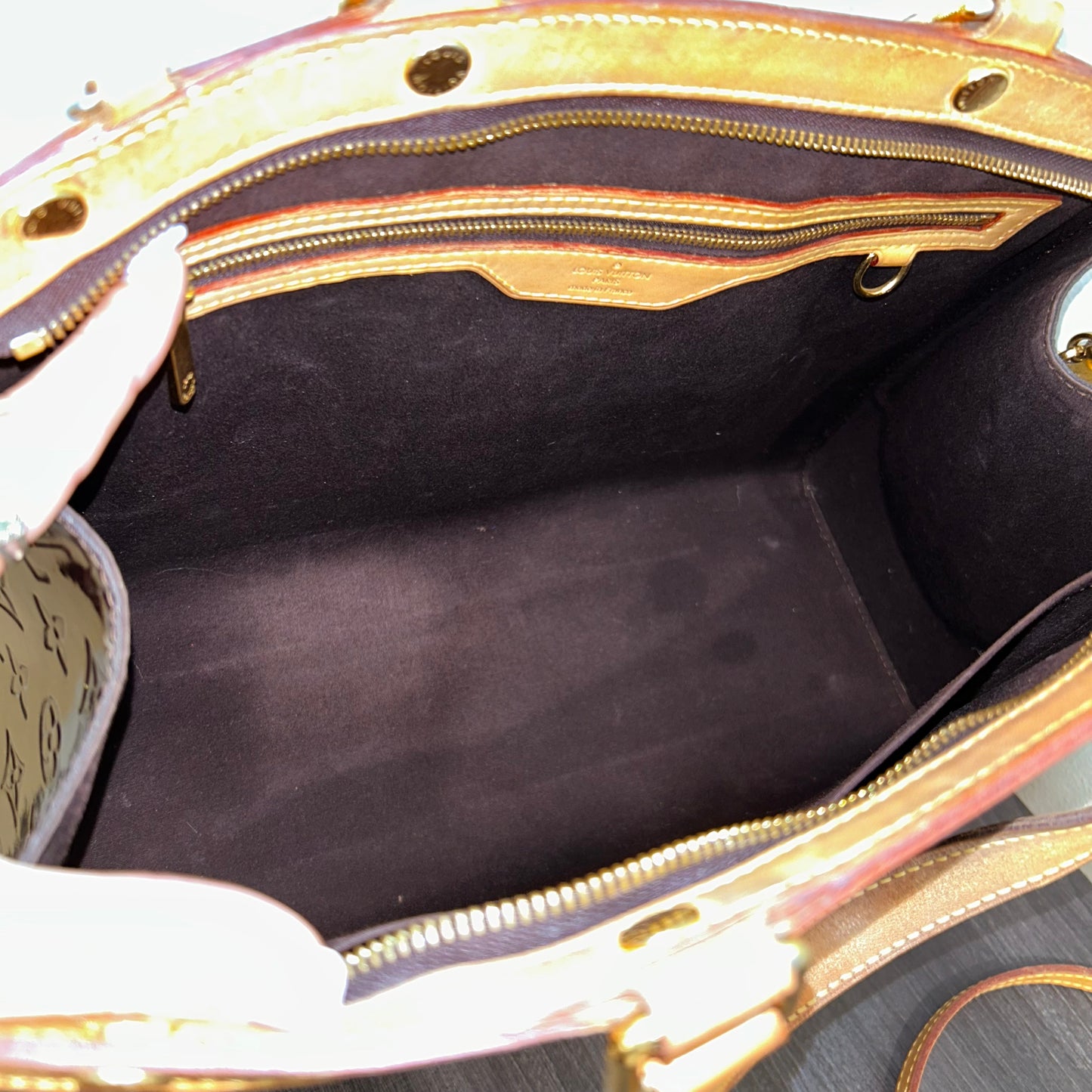 CLEARANCE #104 LOUIS VUITTON Vernis Brea GM w/ Strap