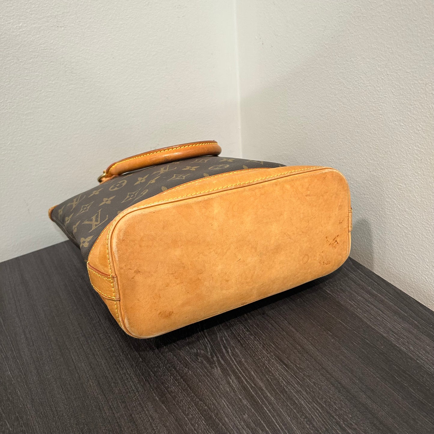 #401 LOUIS VUITTON Rockit w/ LV Lock & Key