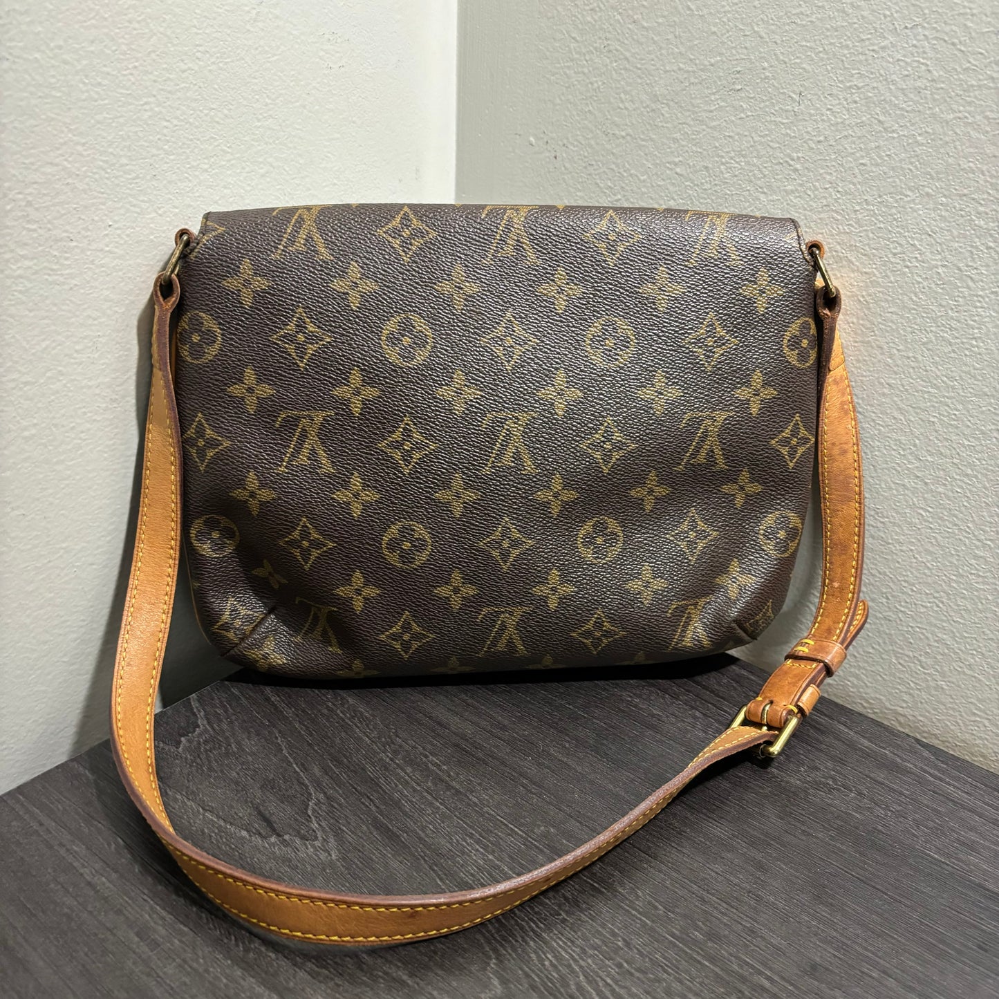 CLEARANCE #248 LOUIS VUITTON Musette Tango Short
