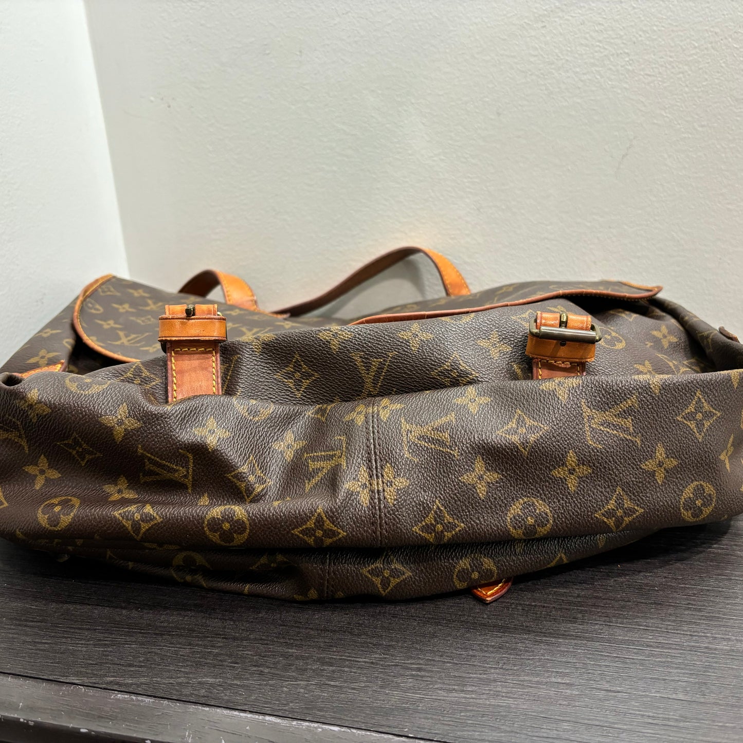 #321 LOUIS VUITTON Saumur 43