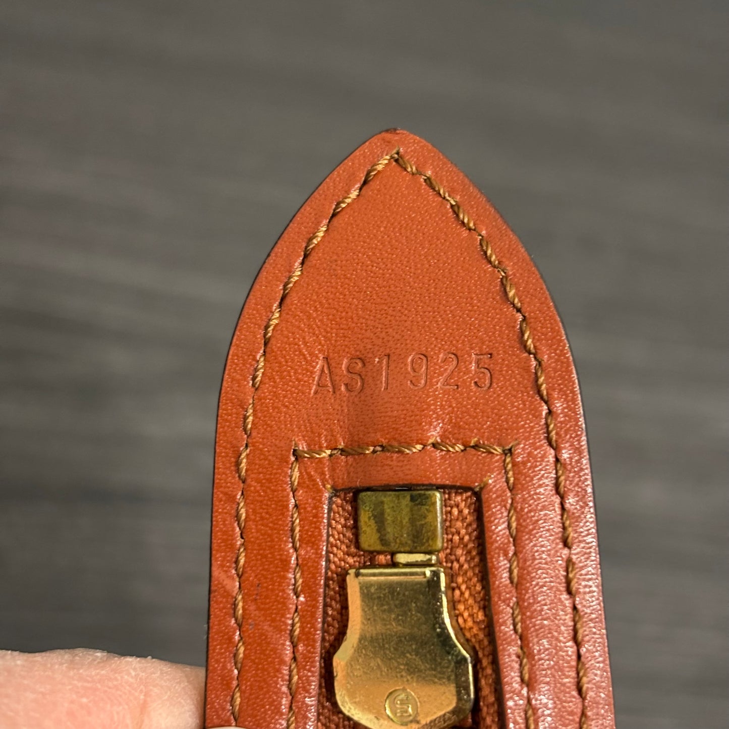 8883 LOUIS VUITTON Epi St Jacque Caramel