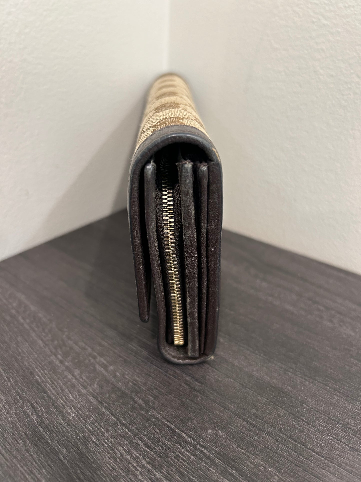 SOLD! Gucci GG Wallet NEEDS REPAIR