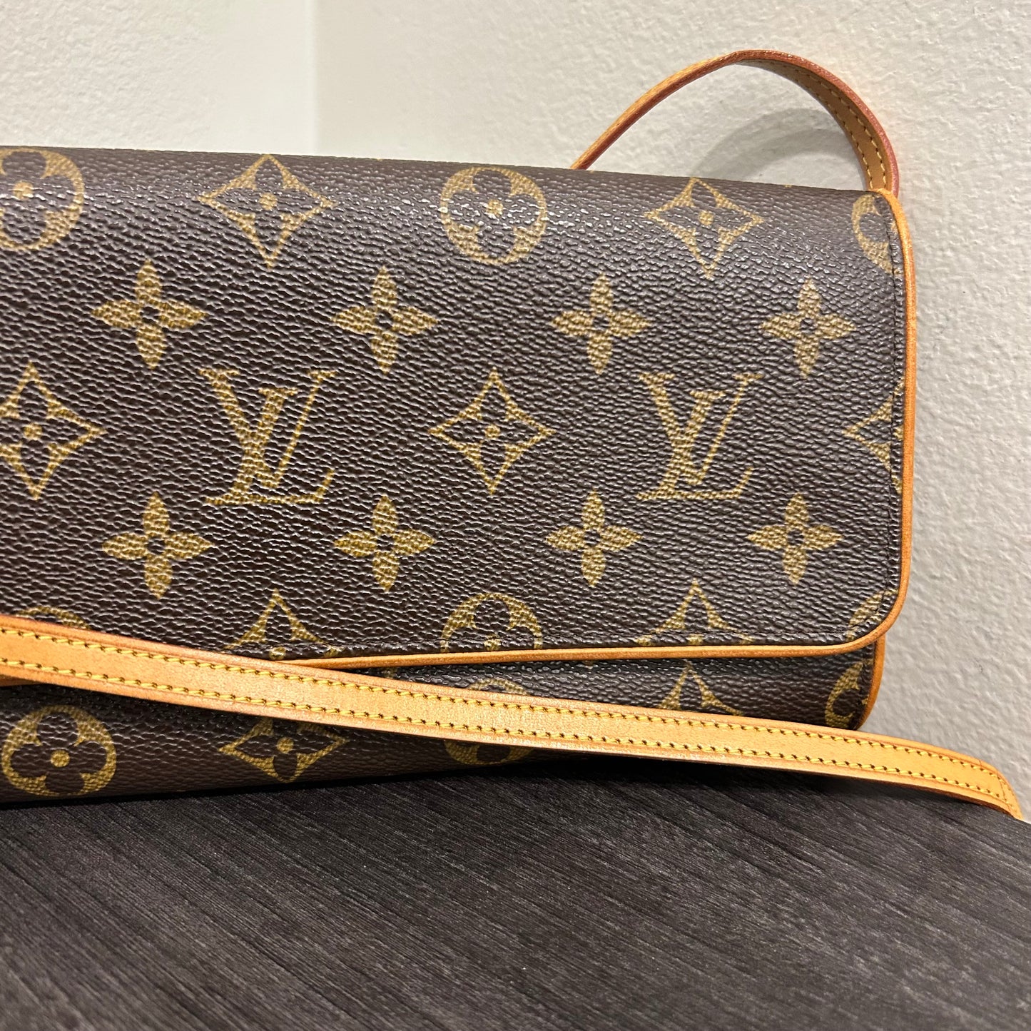 #416 LOUIS VUITTON Twin GM Pochette