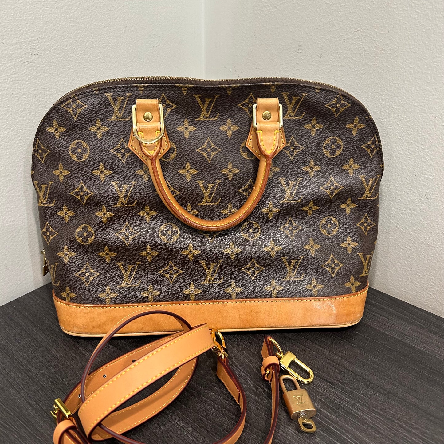 1059 LOUIS VUITTON Alma PM Set