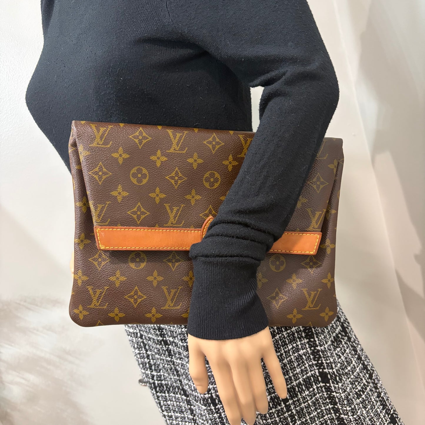 #8006 LOUIS VUITTON Monogram Vintage Pochette Pliante (RARE!)