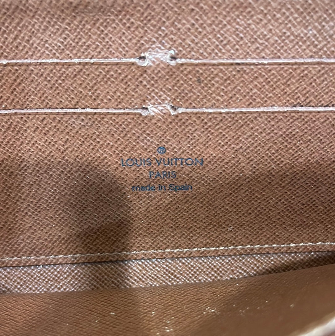 SOLD! Louis Vuitton Monogram Zippy Wallet