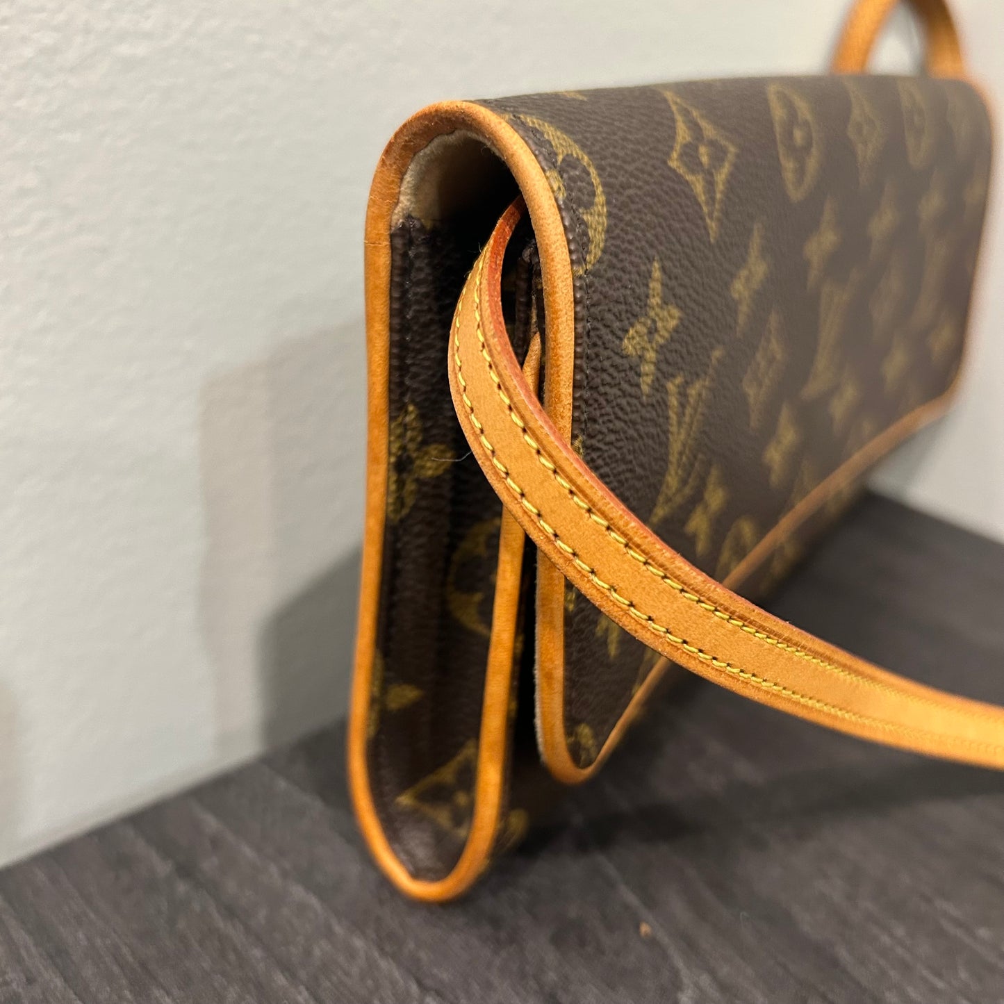 #416 LOUIS VUITTON Twin GM Pochette