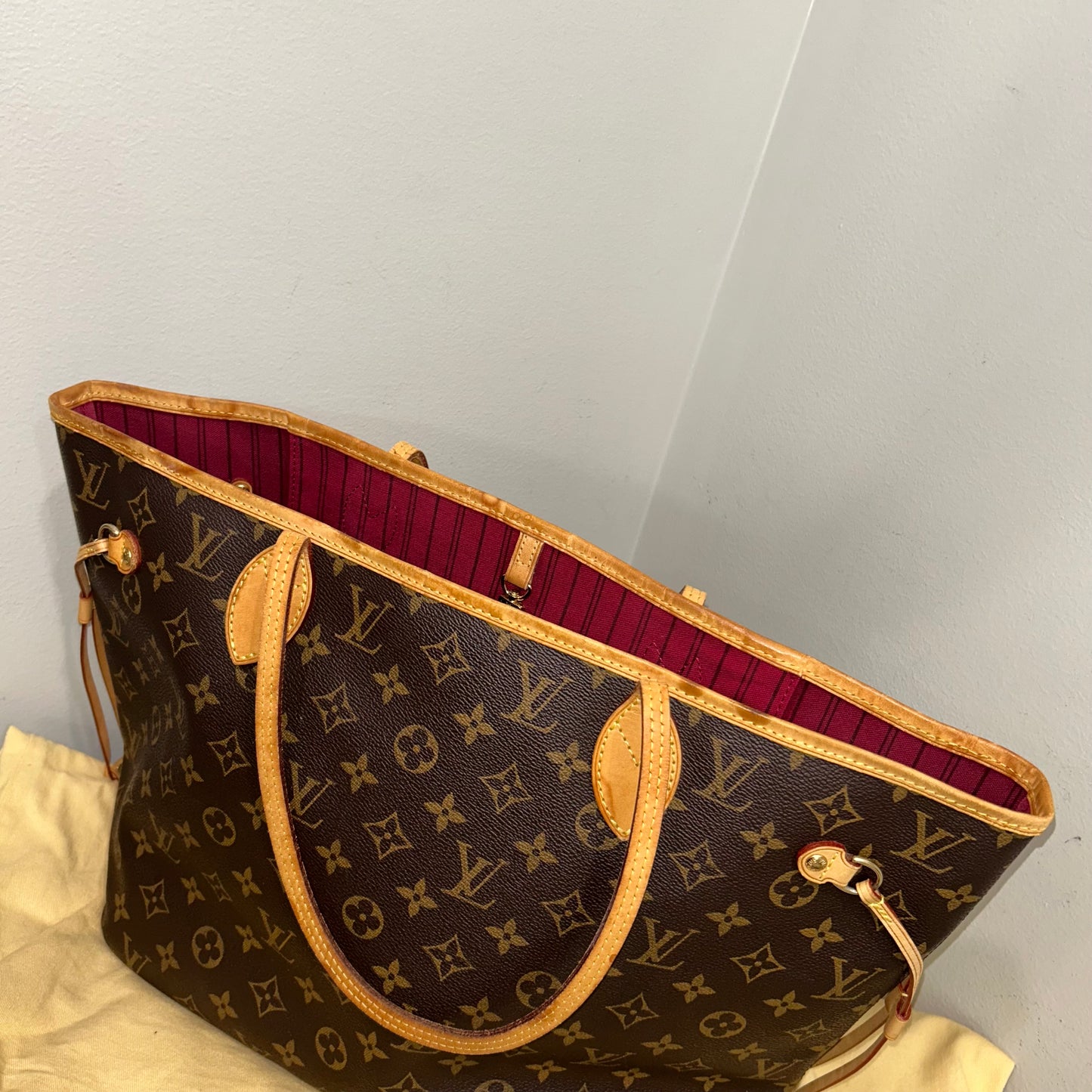 CLEARANCE #207 LOUIS VUITTON Neverfull MM w/ Pouch