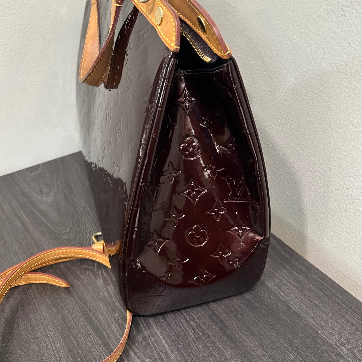 CLEARANCE #104 LOUIS VUITTON Vernis Brea GM w/ Strap