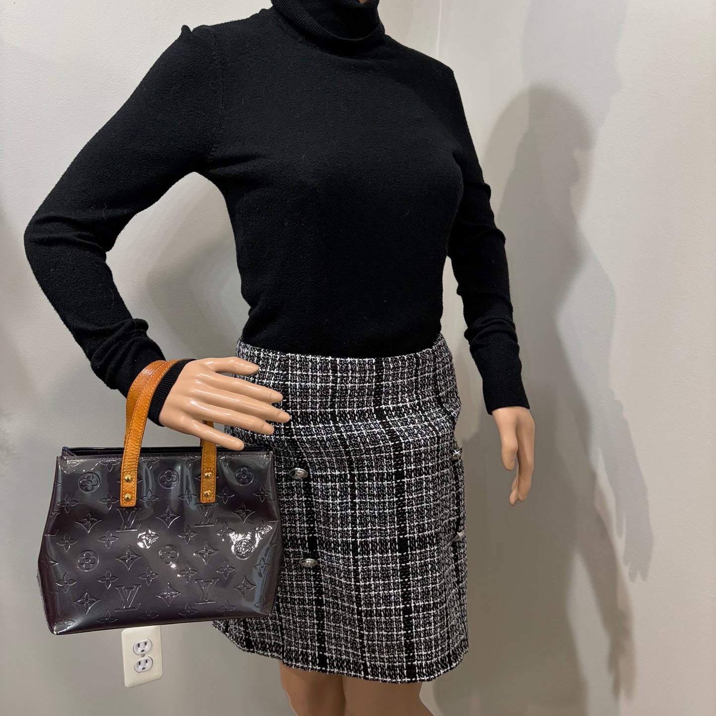 #8251 LOUIS VUITTON Purple Vernis Reade PM