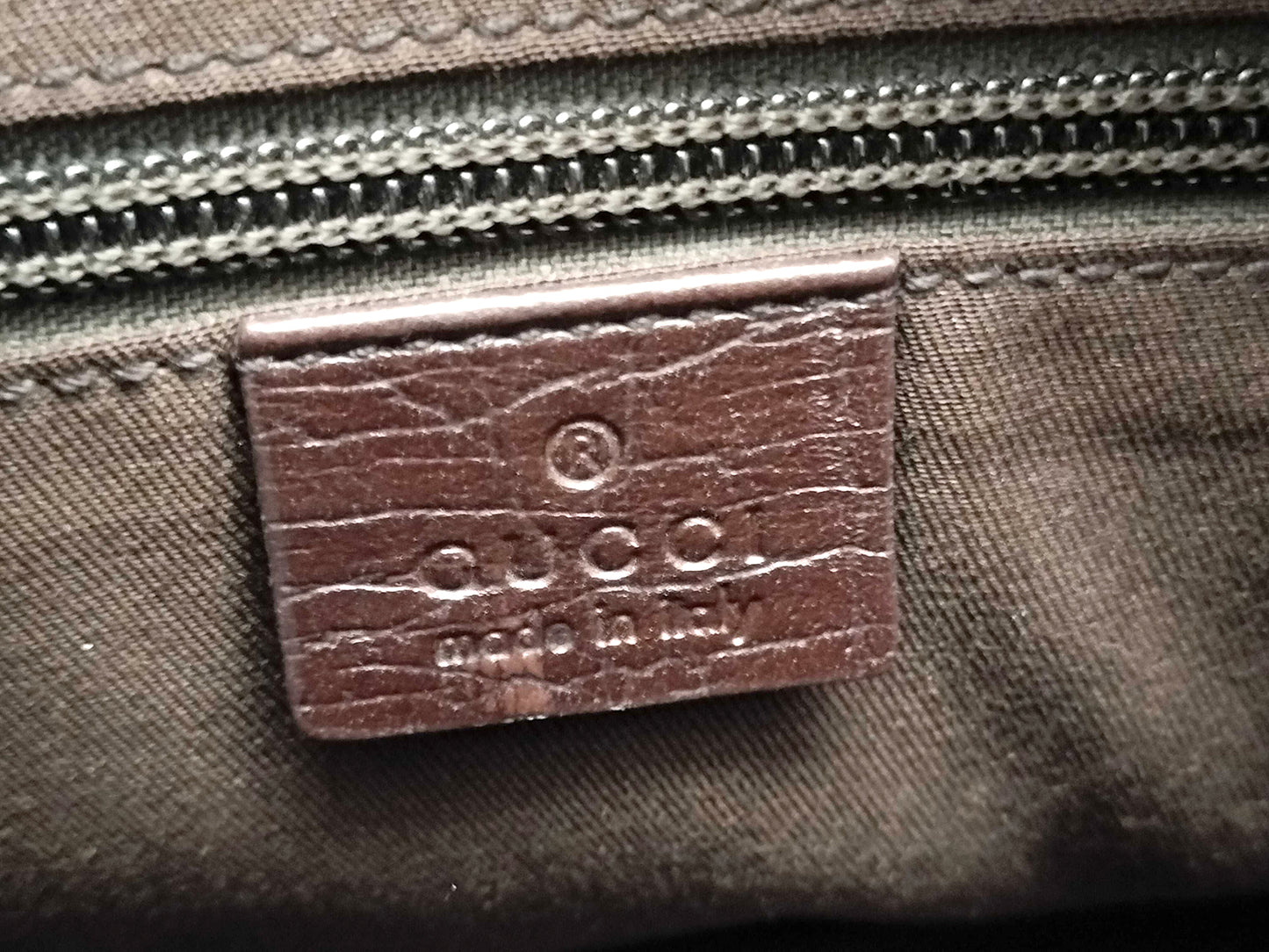 1158 GUCCI GG Supreme Small Messenger Crossbody