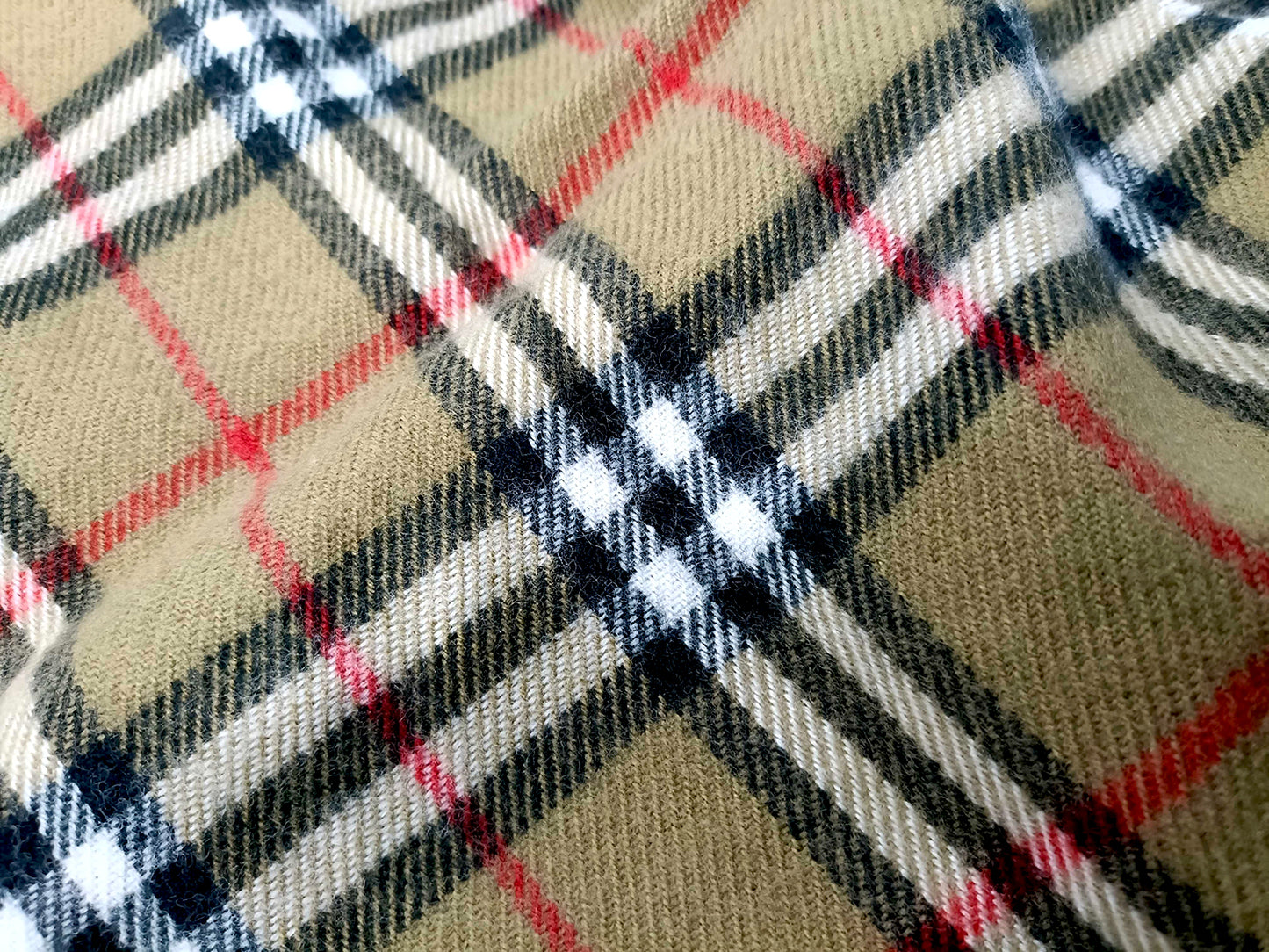 #1316 BURBERRY Vintage Beige Check 100% Lambswool Scarf