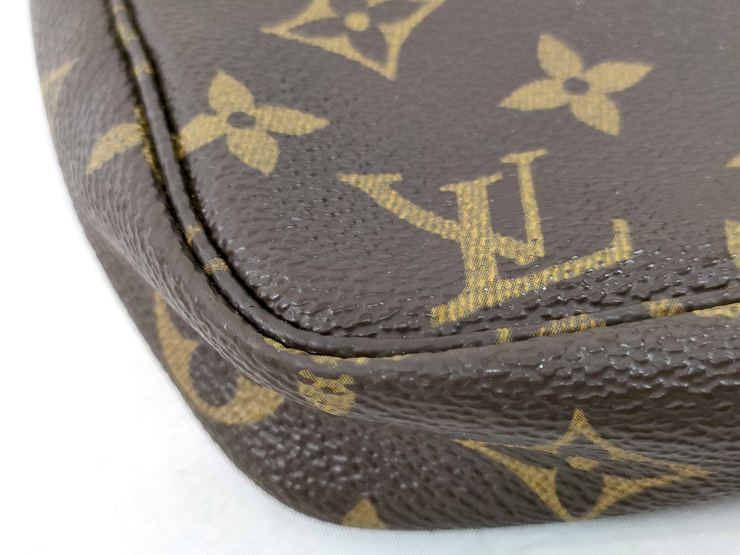 #1307 LOUIS VUITTON Monogram Pochette