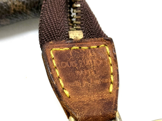 #1194 LOUIS VUITTON Monogram Pochette