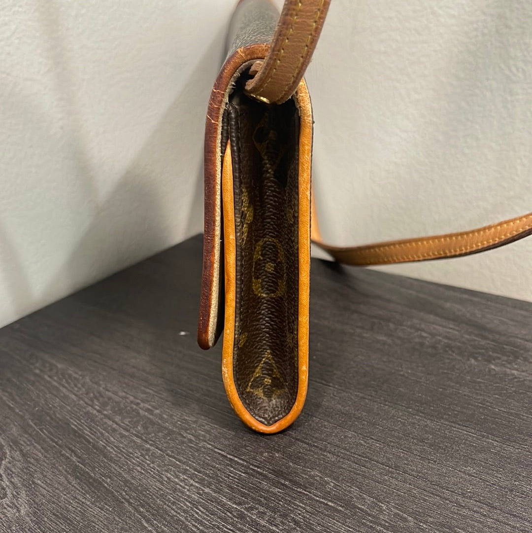 SOLD! Louis Vuitton Pochette