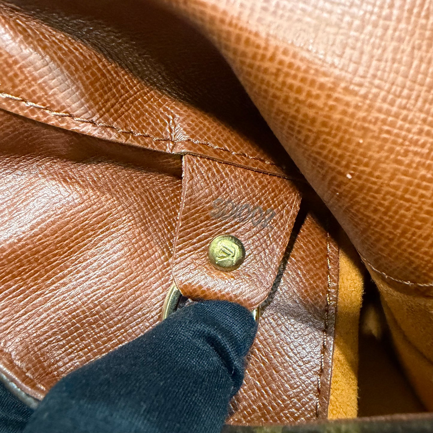 #8261 LOUIS VUITTON Musette GM