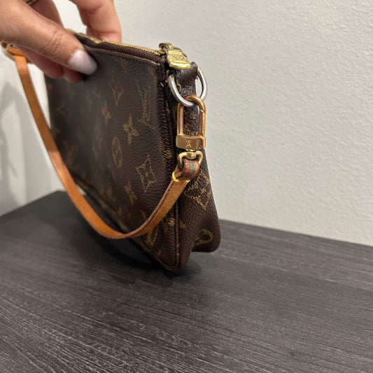 #403 LOUIS VUITTON Pochette