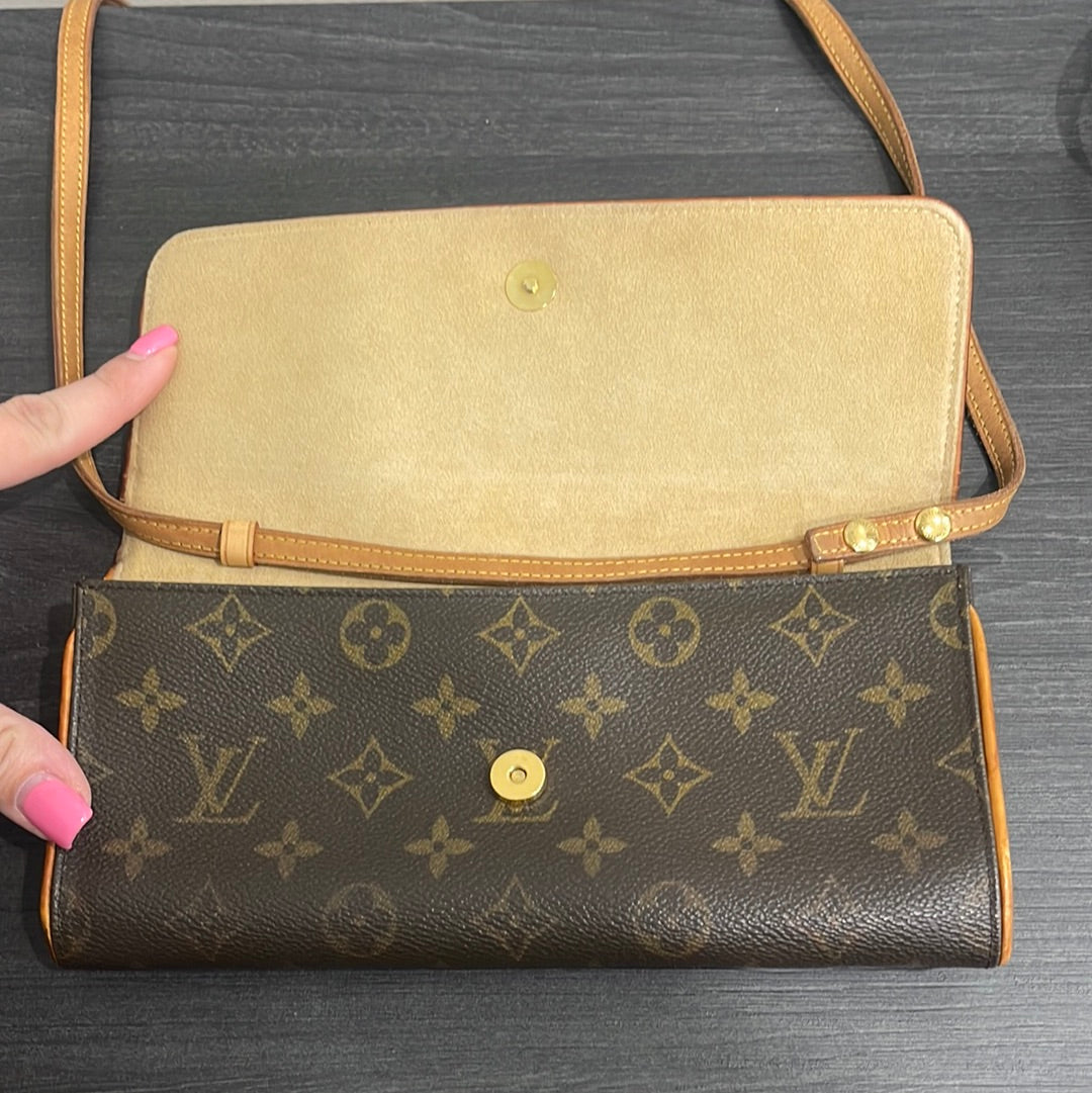 SOLD! Louis Vuitton Pochette