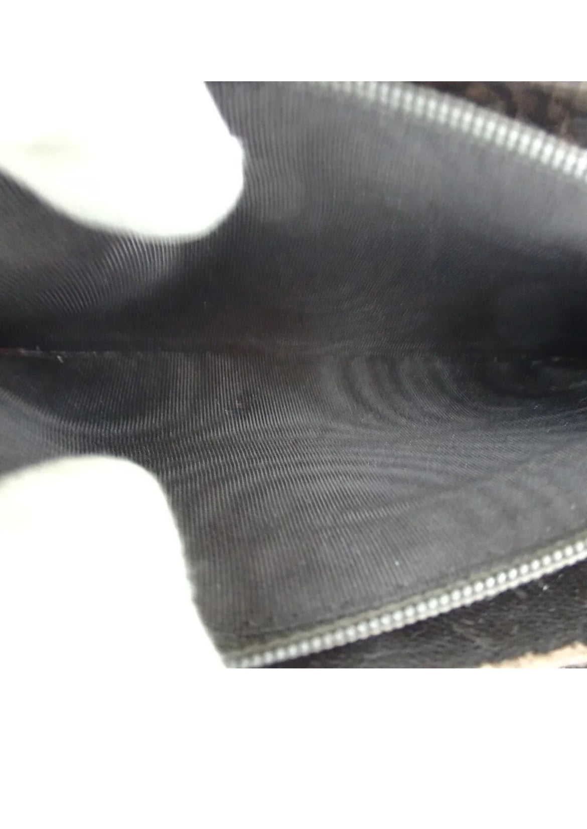 SOLD! Gucci Zip Wallet