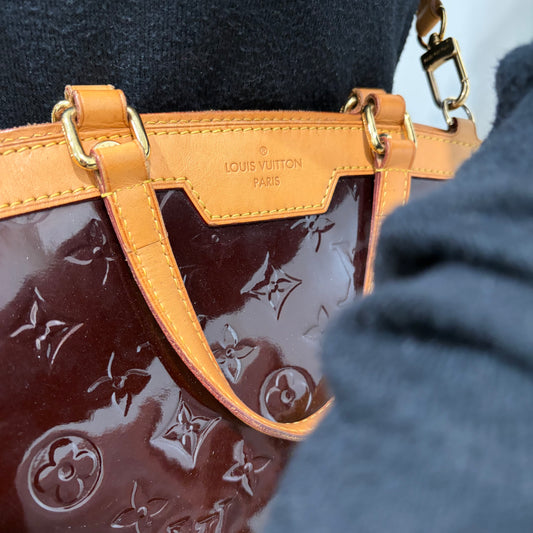 #8241 LOUIS VUITTON Amarante Vernis Brea MM