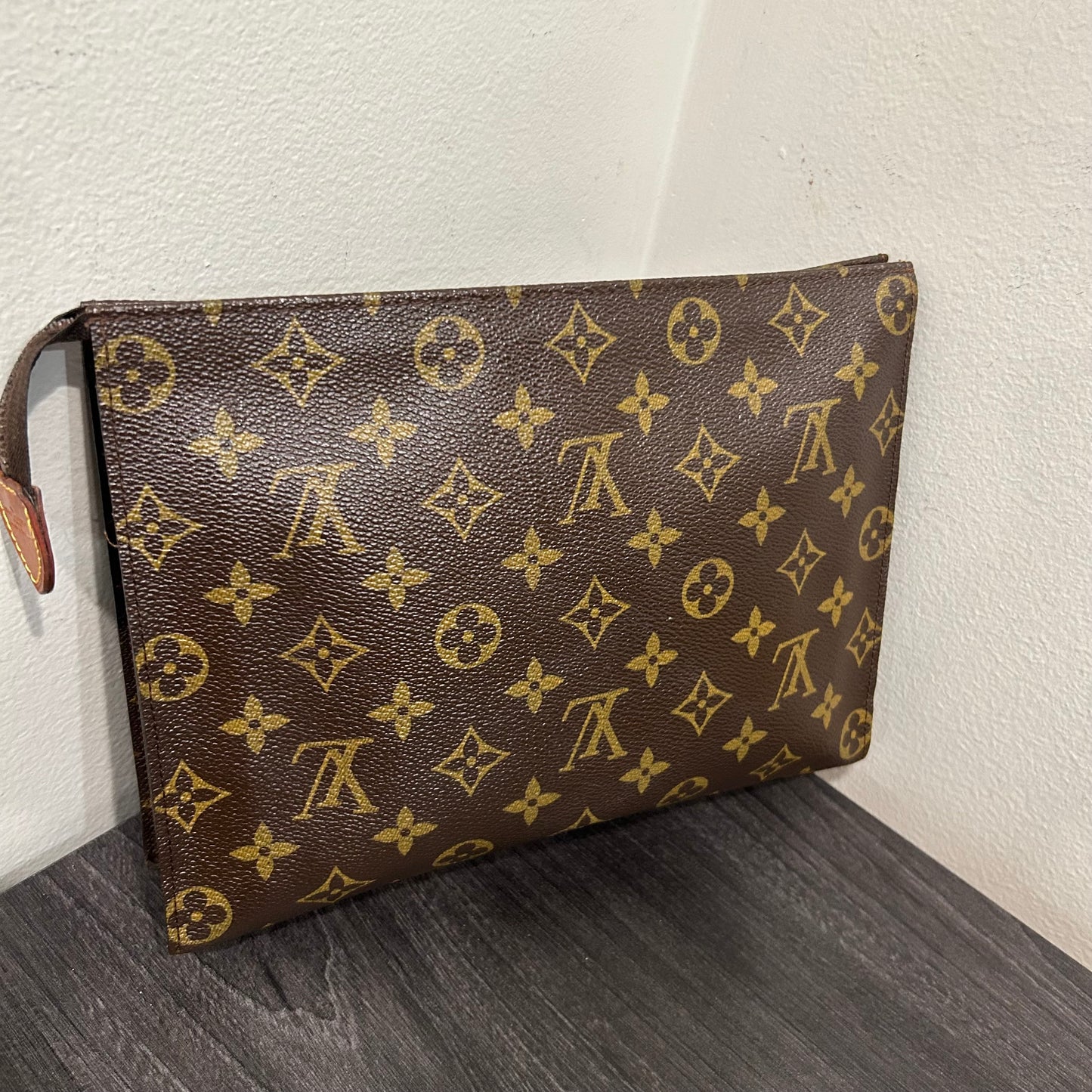 1071 LOUIS VUITTON Pouch