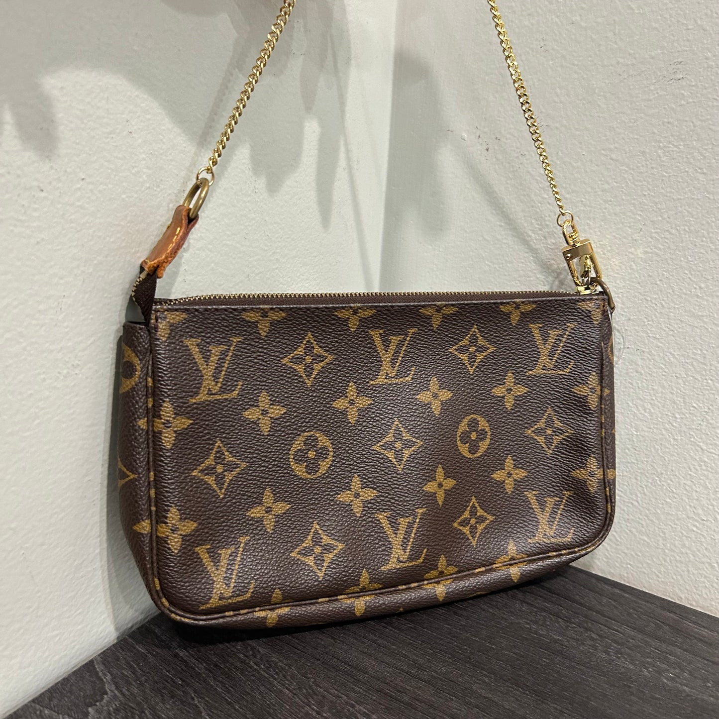CLEARANCE #1009 LOUIS VUITTON Monogram Pochette