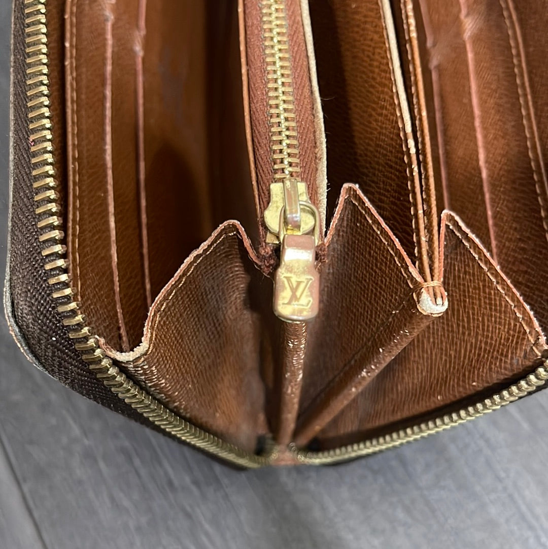 SOLD! Louis Vuitton Monogram Zippy Wallet