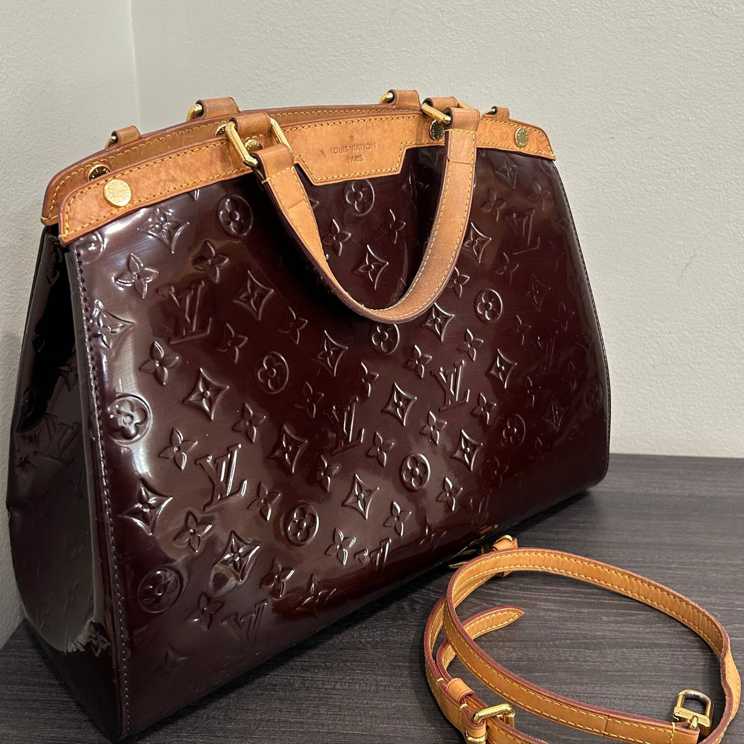 CLEARANCE #104 LOUIS VUITTON Vernis Brea GM w/ Strap