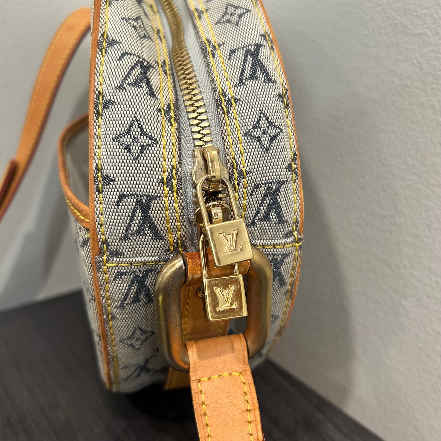#418 LOUIS VUITTON Mini Lin Jeanne PM