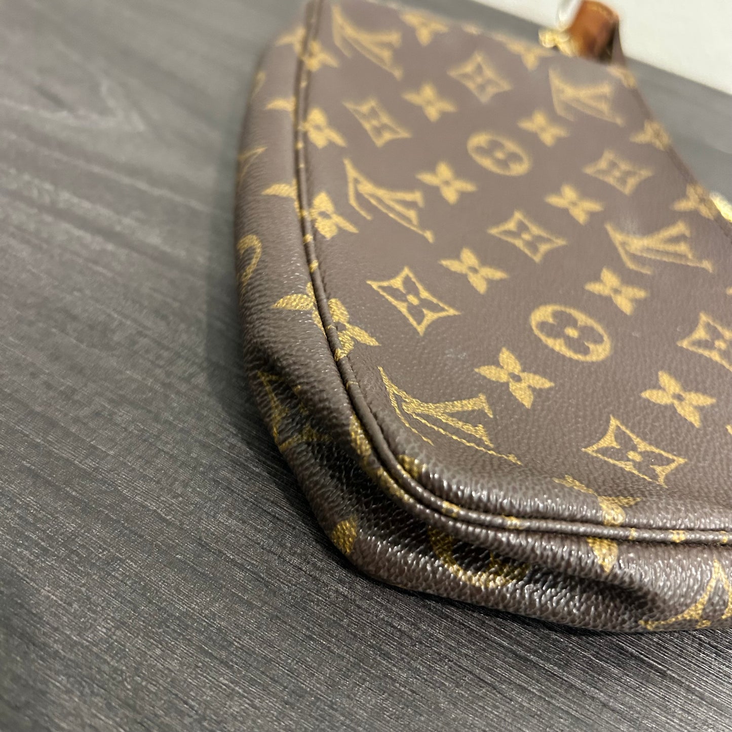 CLEARANCE #1008 LOUIS VUITTON Monogram Pochette