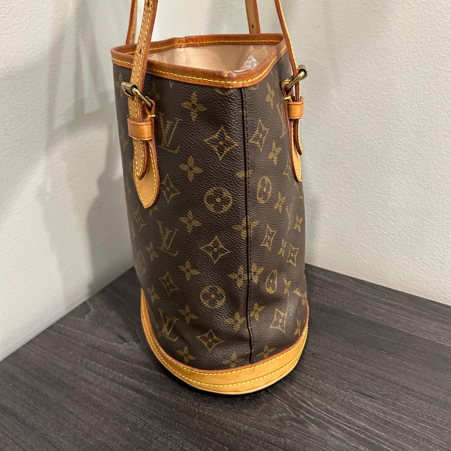 #404 LOUIS VUITTON Bucket PM