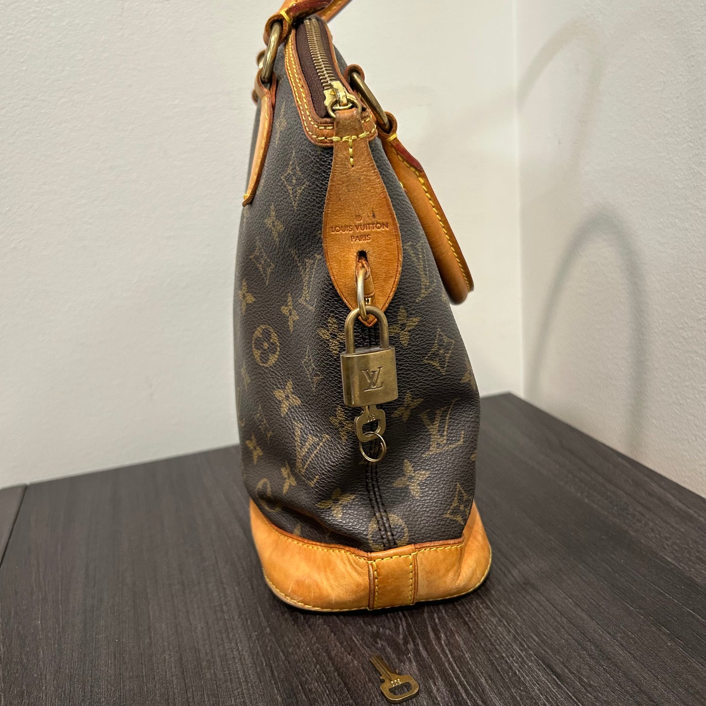 #401 LOUIS VUITTON Rockit w/ LV Lock & Key
