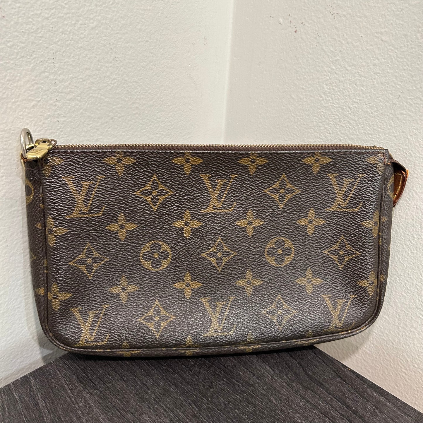 #206 LOUIS VUITTON Pochette
