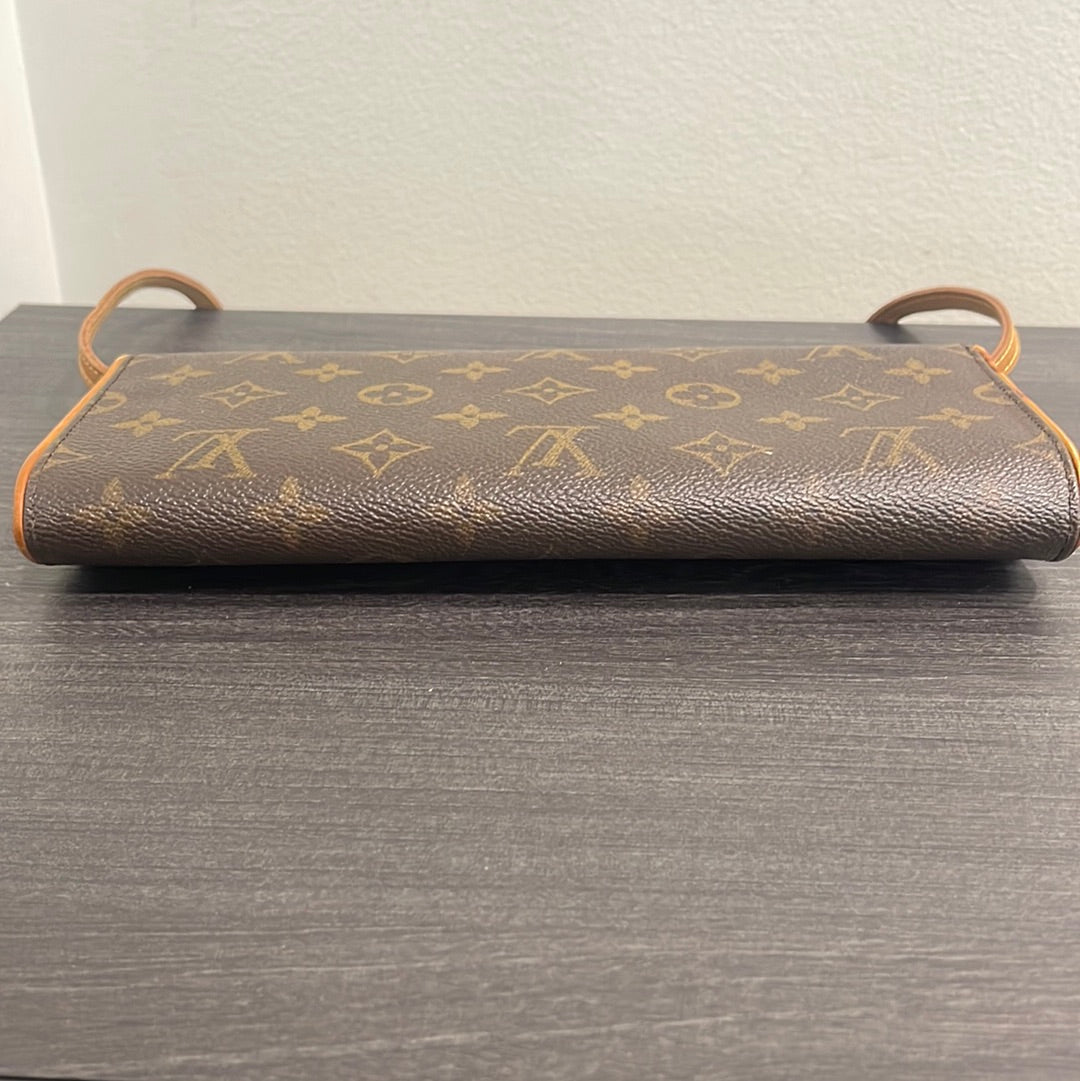 SOLD! Louis Vuitton Pochette