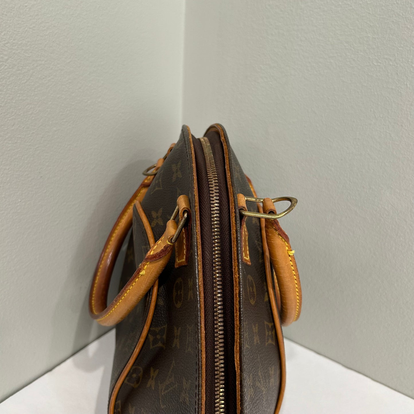 SOLD! Louis Vuitton Ellipse MM