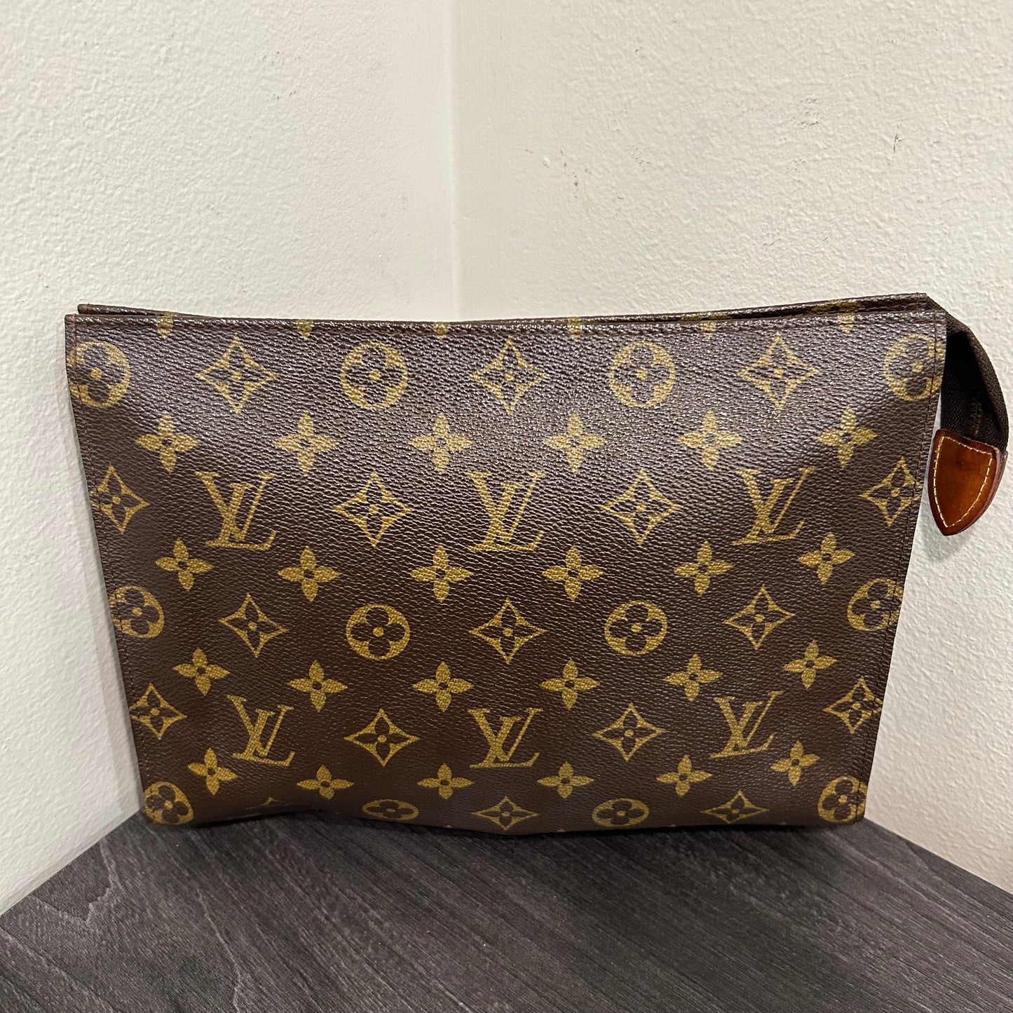 1071 LOUIS VUITTON Pouch