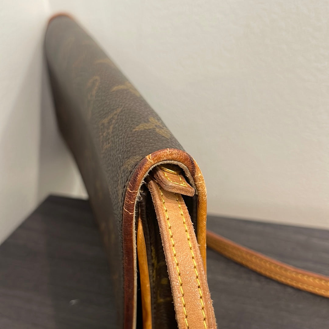 SOLD! Louis Vuitton Pochette