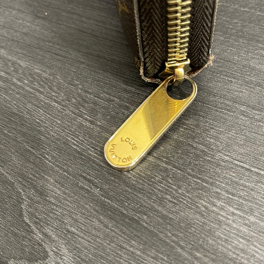 SOLD! Louis Vuitton Monogram Zippy Wallet