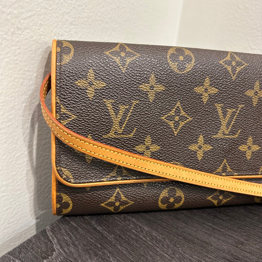 #416 LOUIS VUITTON Twin GM Pochette