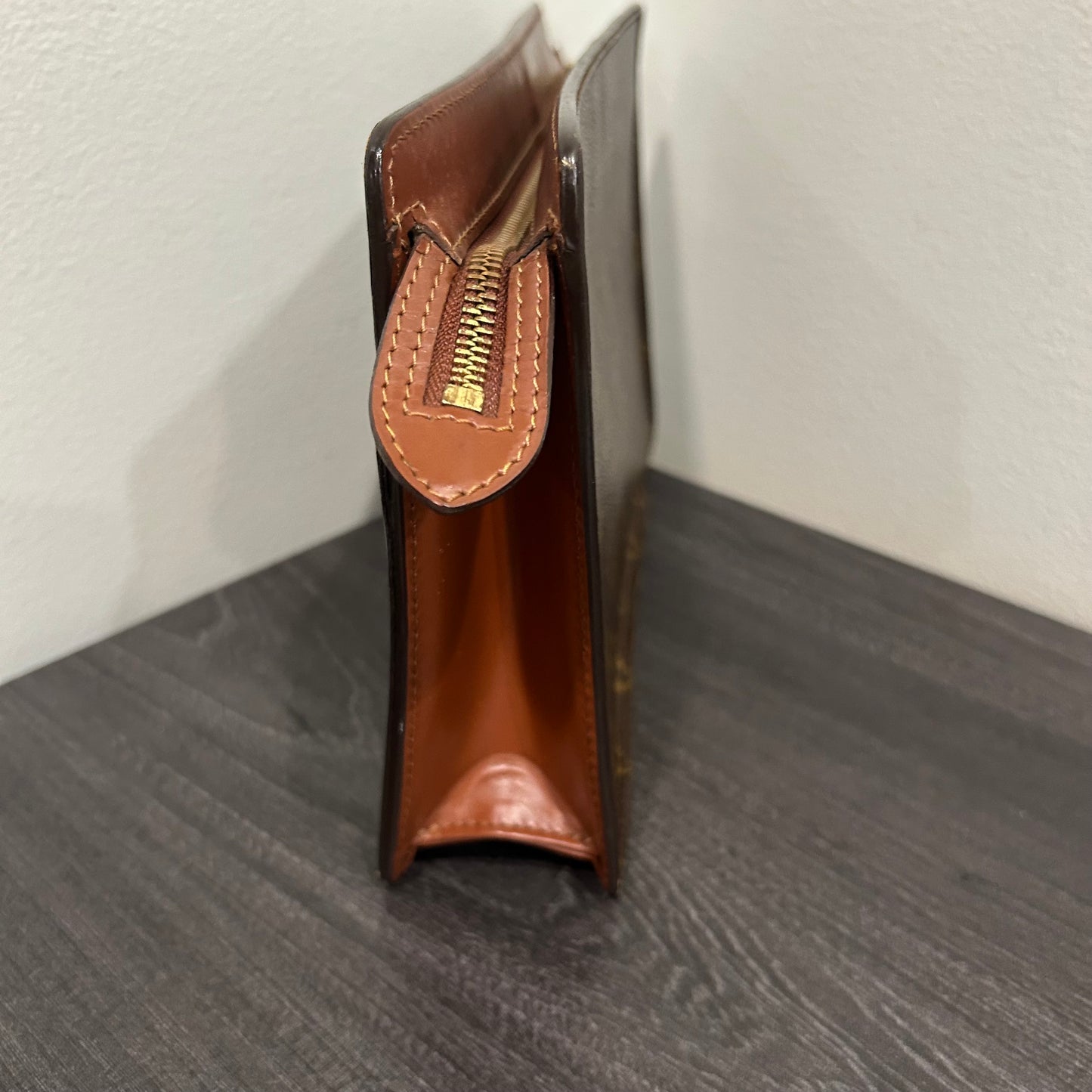 1073 LOUIS VUITTON Pouch