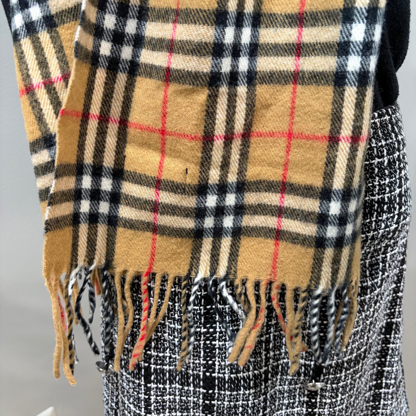 #8220 Vintage BURBERRY Archive Beige 100% Lambswool Scarf Stole