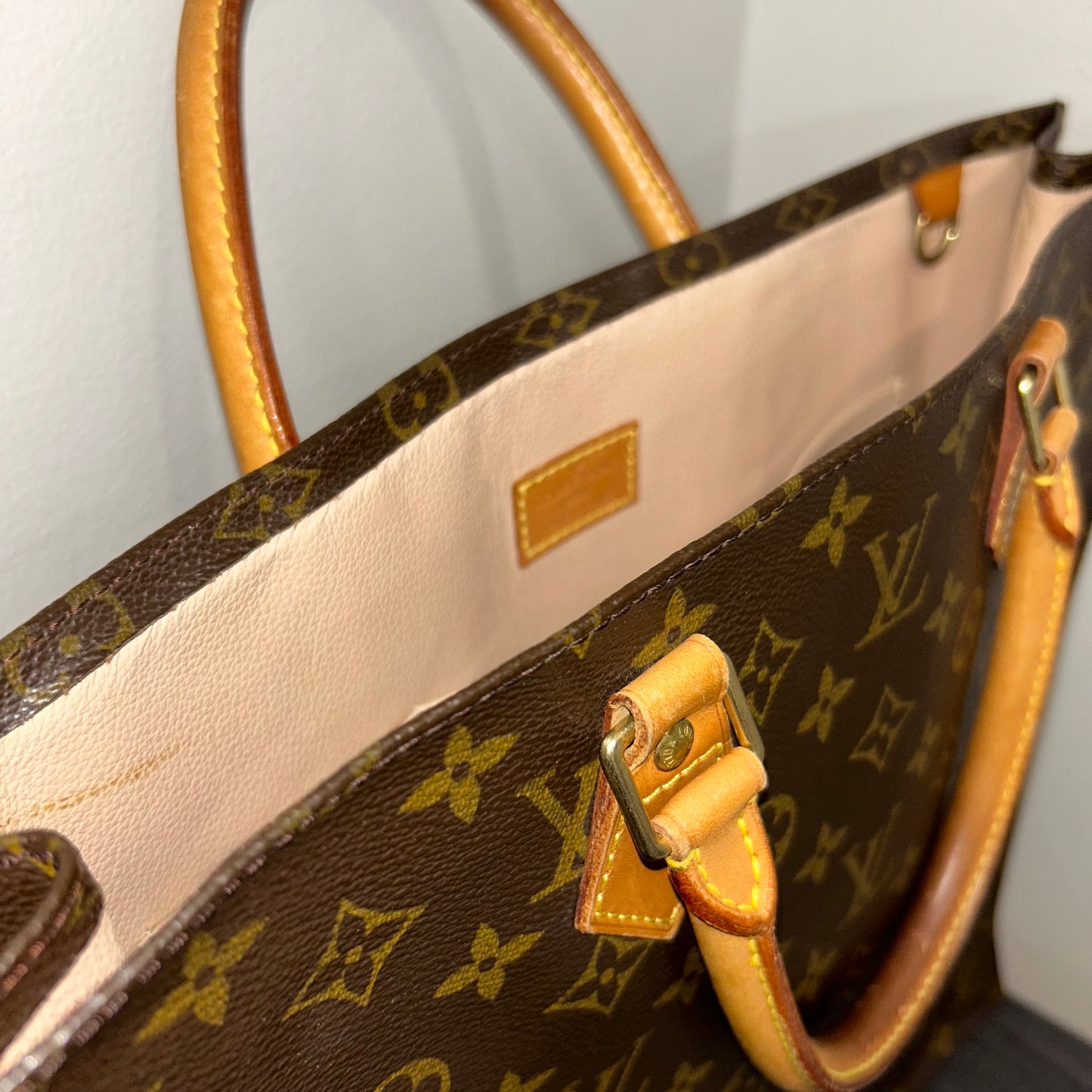 #403 LOUIS VUITTON Sac Plat