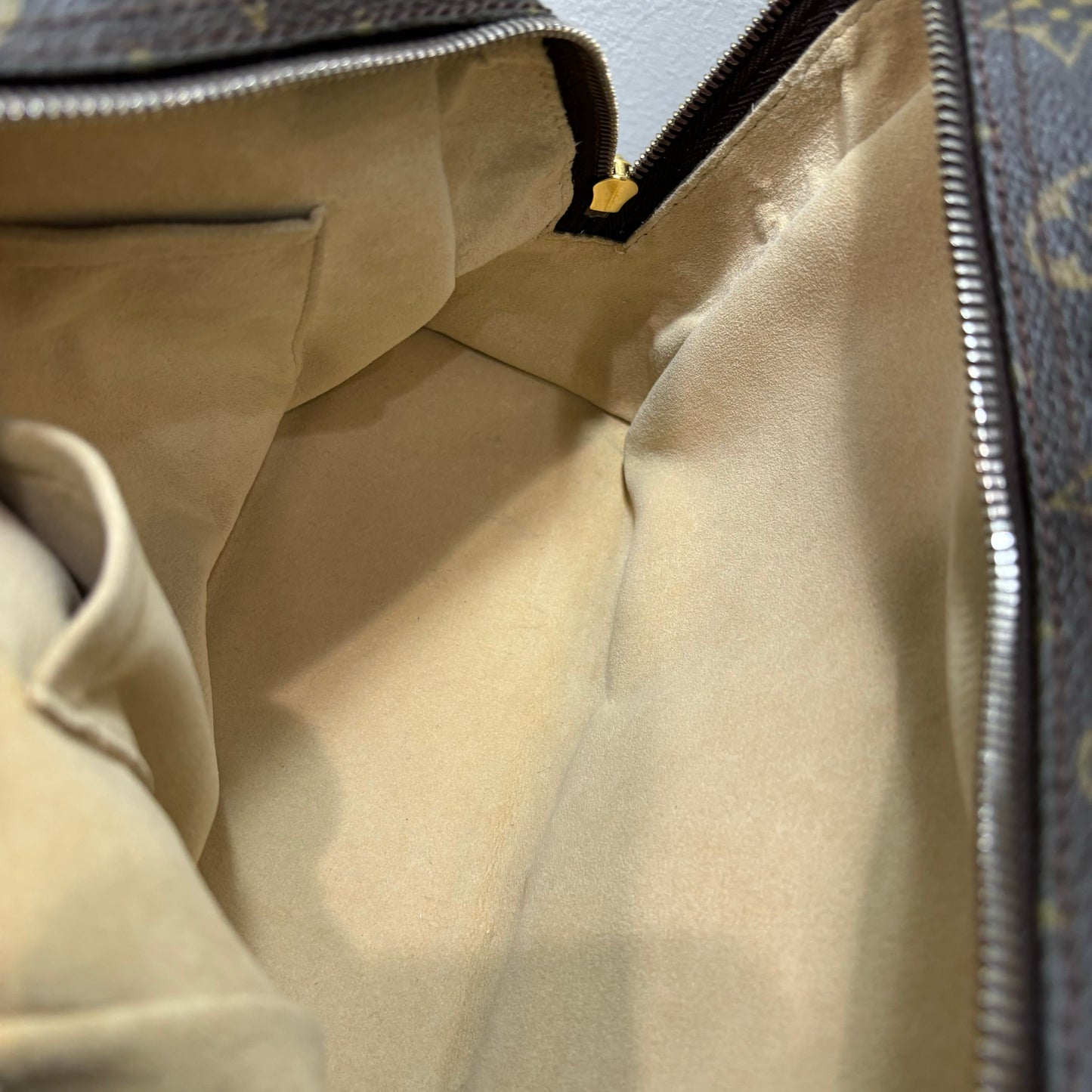 24 HOUR FLASH SALE #307 LOUIS VUITTON Manhattan PM