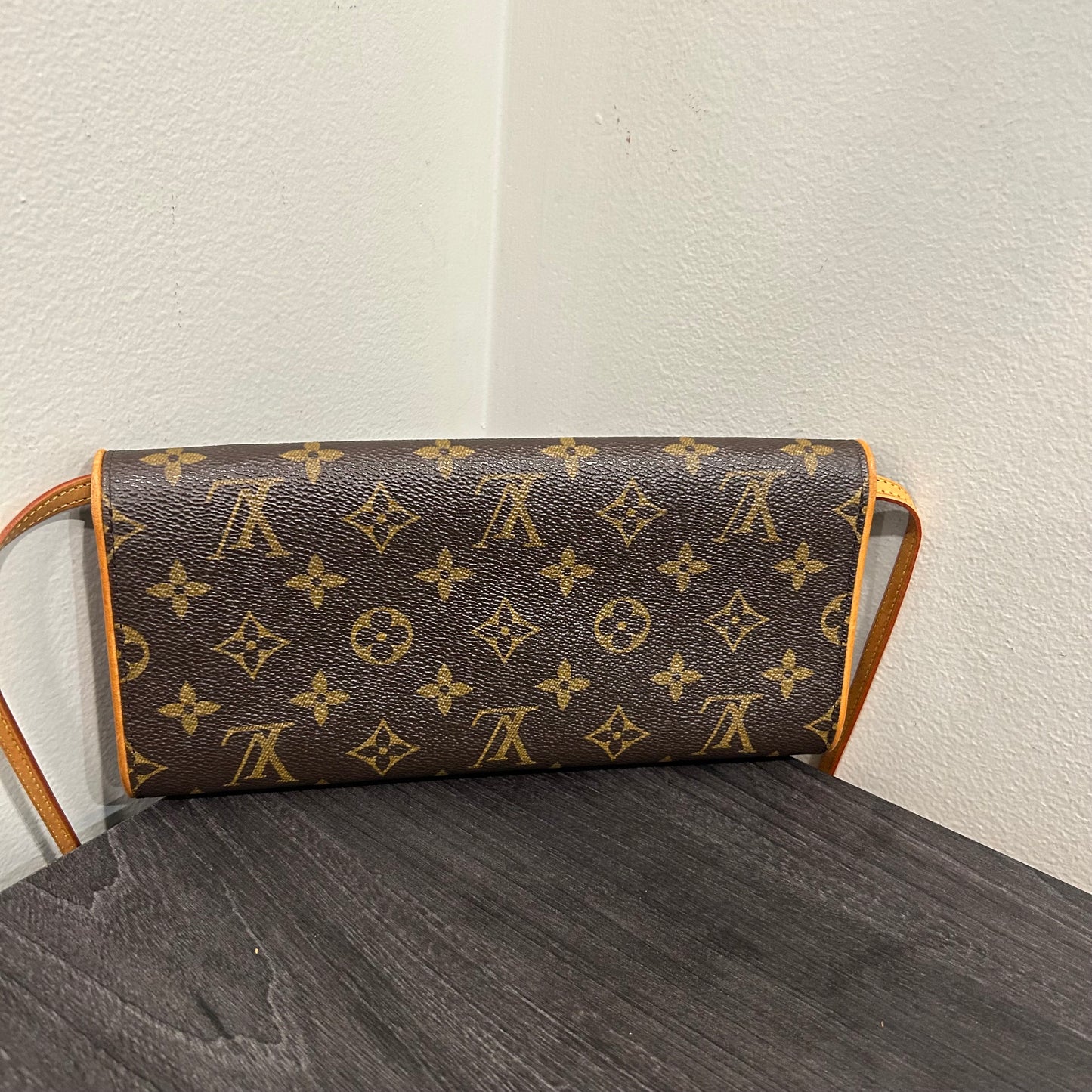 #416 LOUIS VUITTON Twin GM Pochette