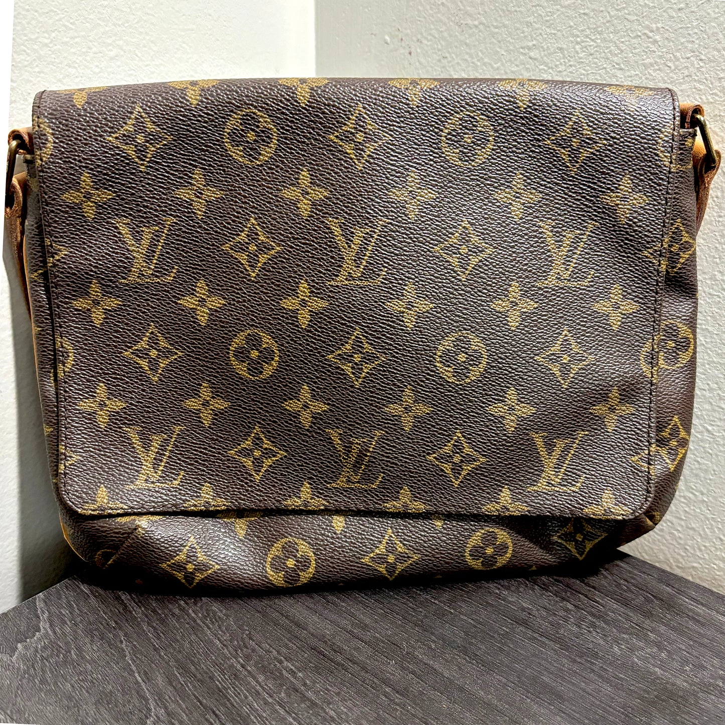 CLEARANCE #248 LOUIS VUITTON Musette Tango Short