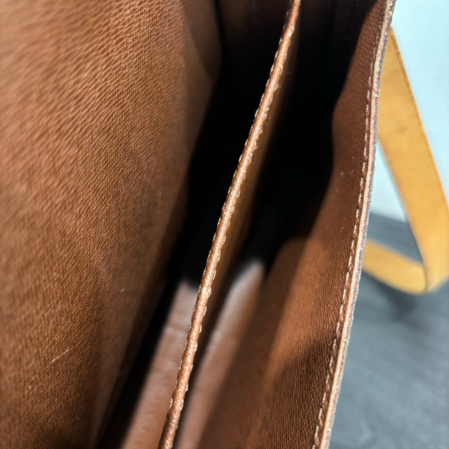 #336 LOUIS VUITTON Cartouchiere GM