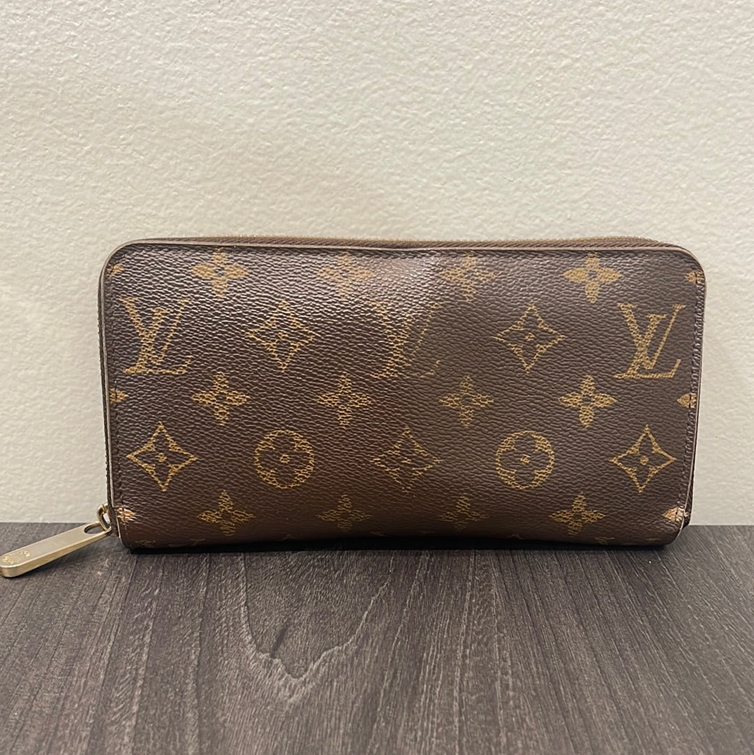 SOLD! Louis Vuitton Monogram Zippy Wallet