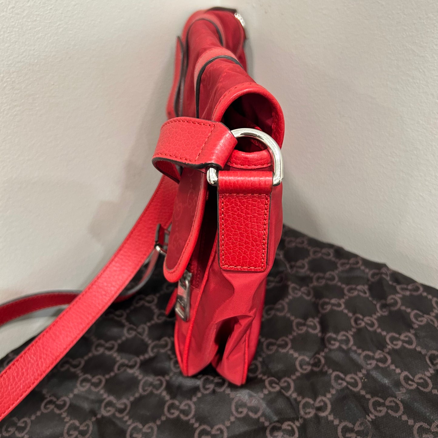 #208 GUCCI Crossbody