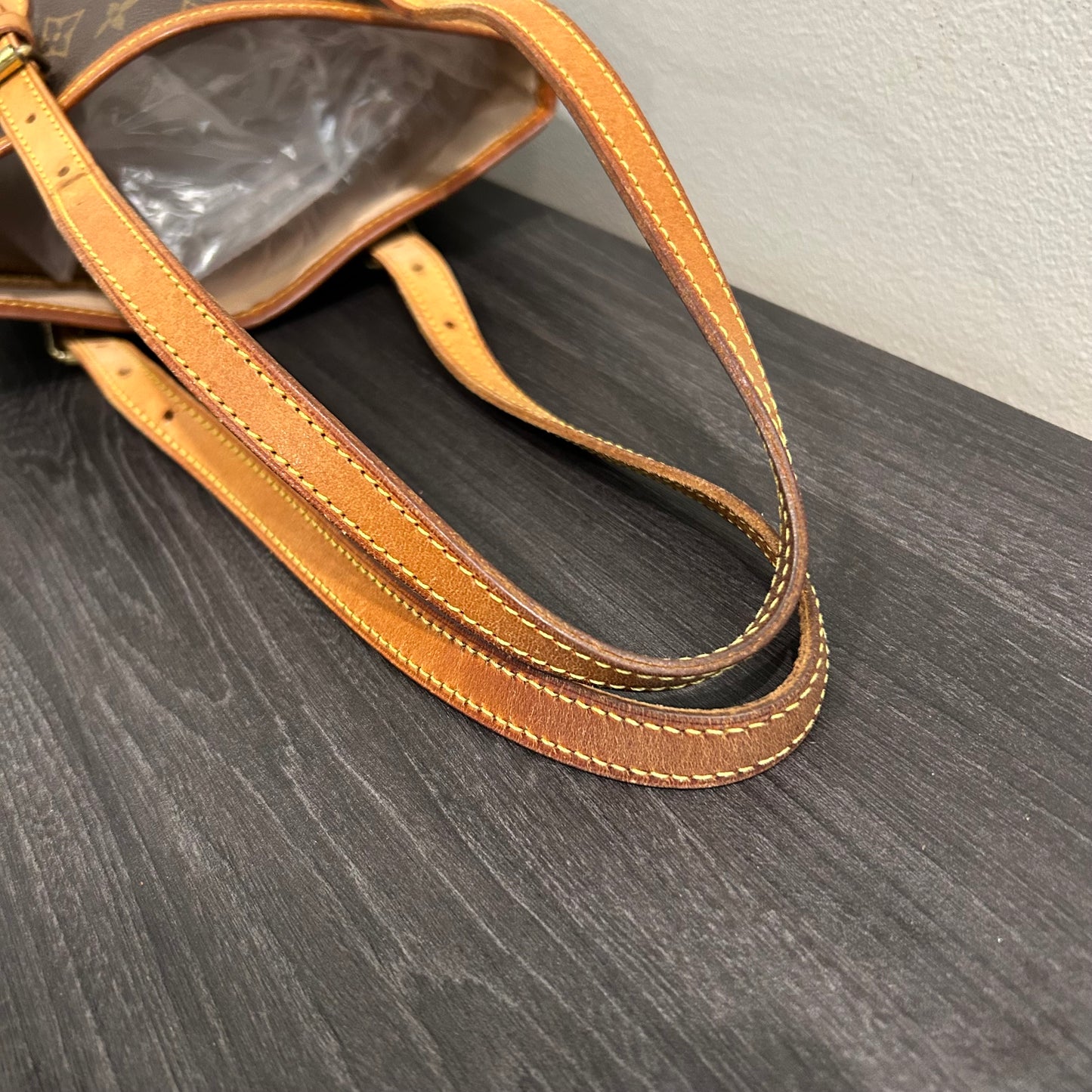 #404 LOUIS VUITTON Bucket PM