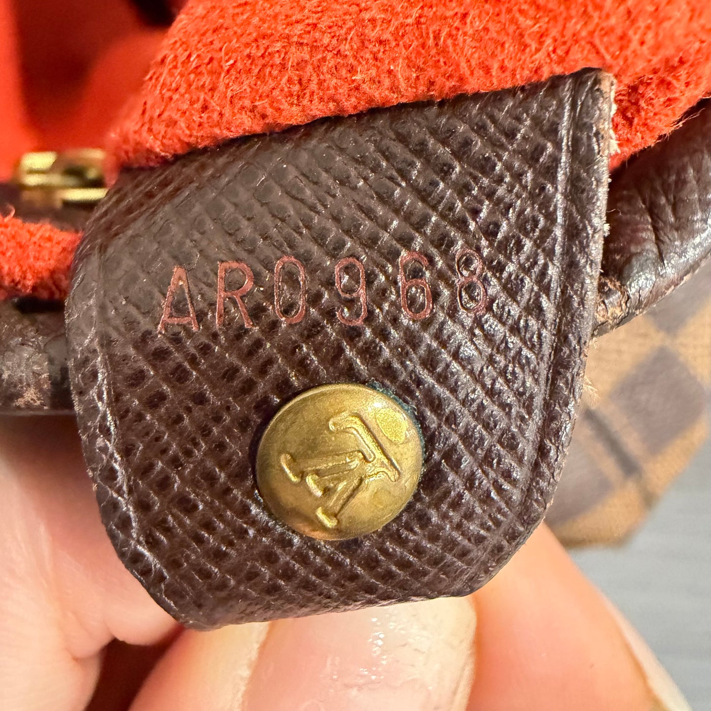 1101 LOUIS VUITTON Damier Bucket PM